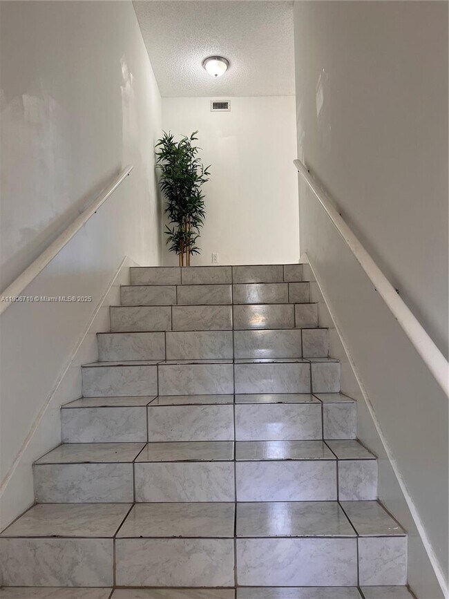 Building Photo - 2534 SE 19th Pl