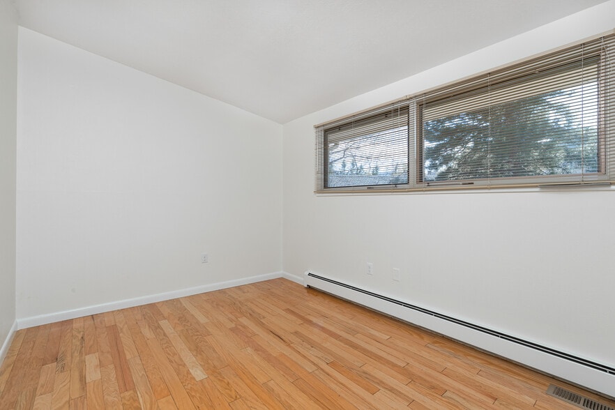 Building Photo - 565 Jack Pine Ct