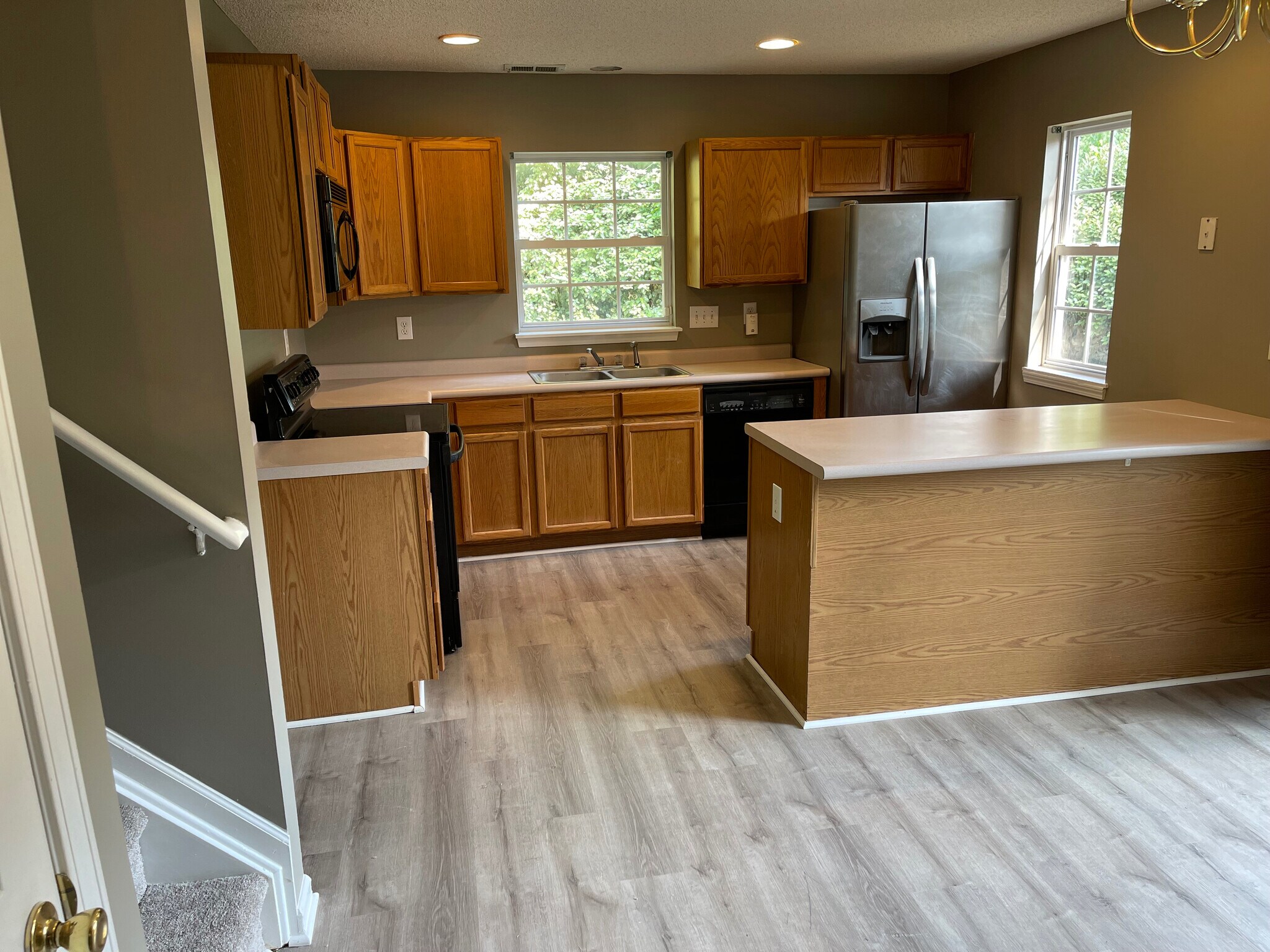 Building Photo - Room in Townhome on Petrea Ln