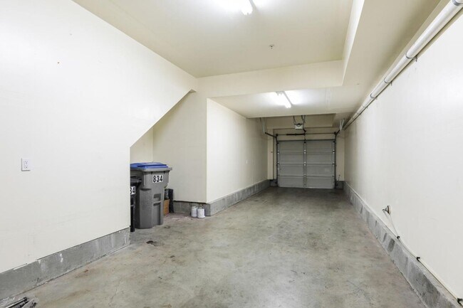 Building Photo - Beautiful 3 bedroom, 3 bath Condo in prime San Jose Location