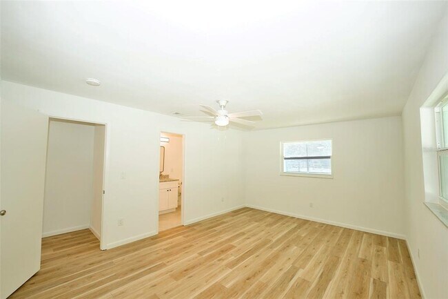 Building Photo - 391 Gulf Breeze Blvd