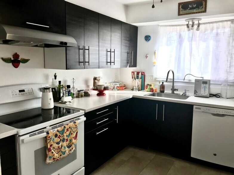 Building Photo - 301 N Grant Ave