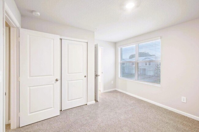 Building Photo - 491 Salisbury Cir