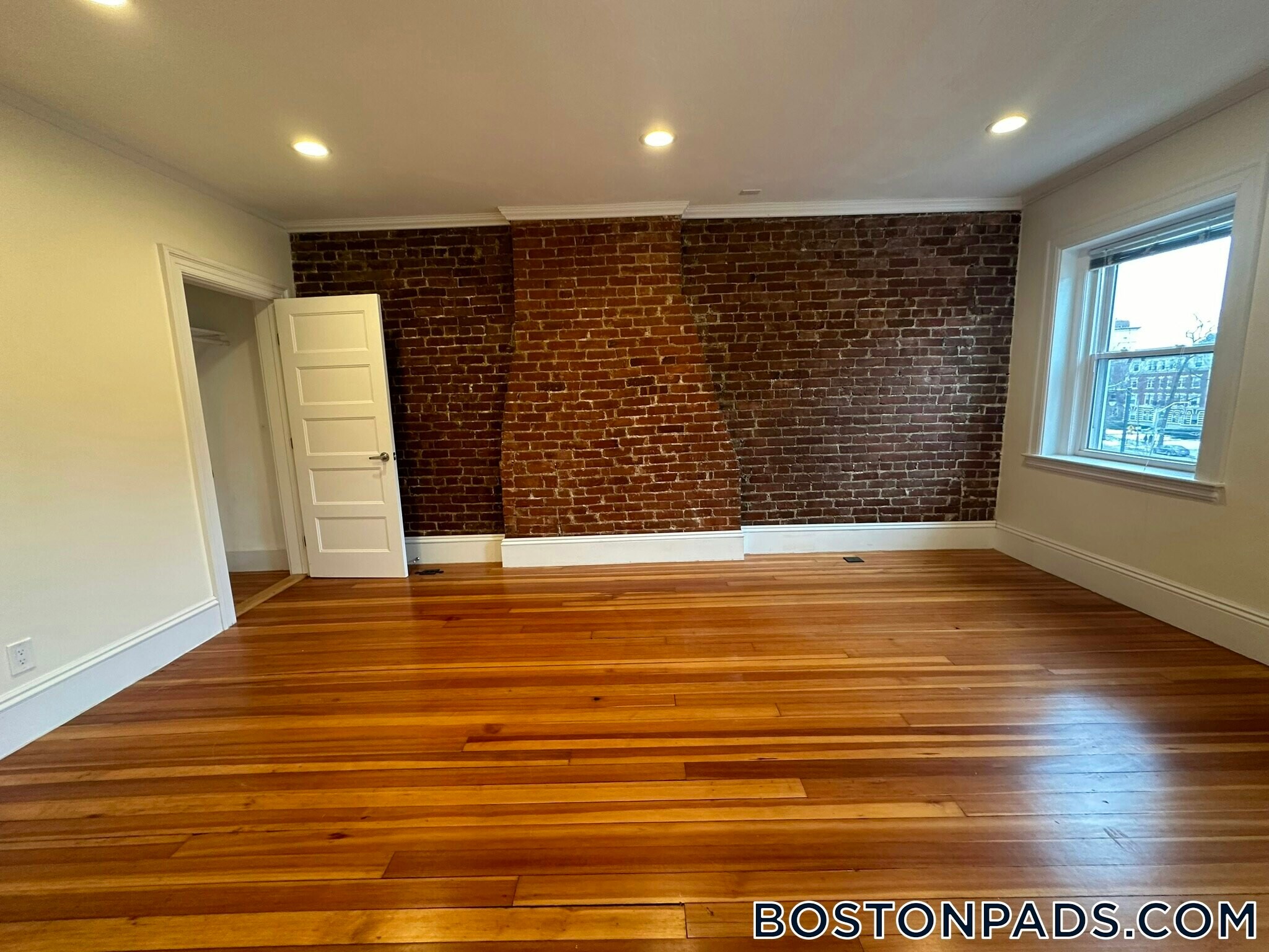 Building Photo - 1616 Beacon St