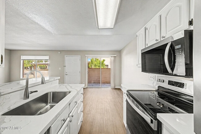 Building Photo - 17009 E Calle Del Oro