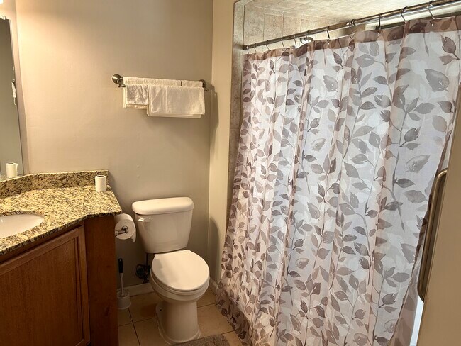 Building Photo - 4294 Tanglewilde Dr S