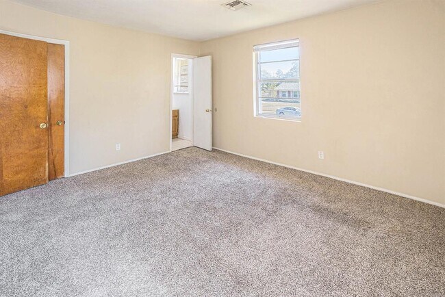 Building Photo - 1422 Flamingo Ln