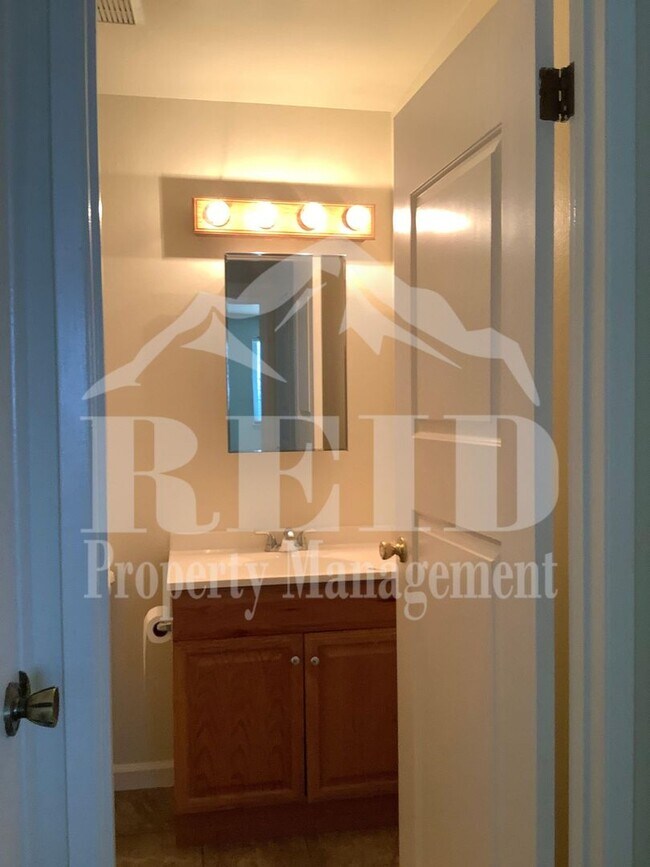 Building Photo - 1054 Callahan Dr
