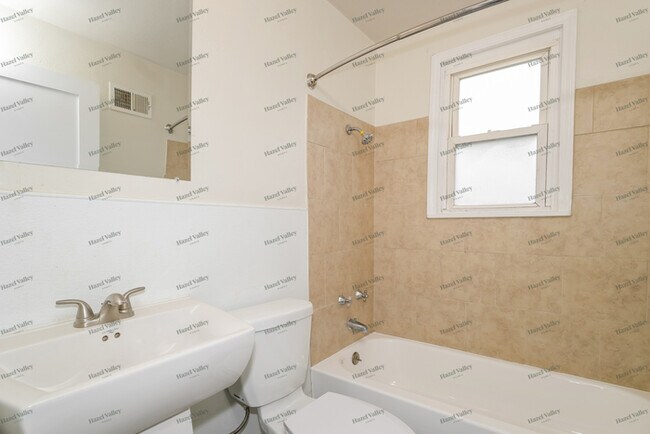 Building Photo - 9528 Ridge Ave