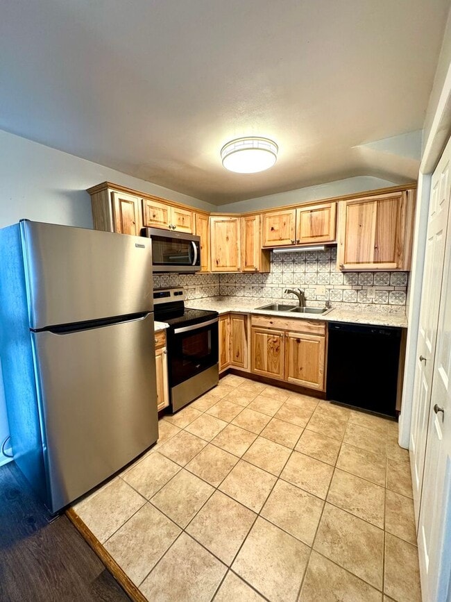 Building Photo - Charming 3 Bedroom Townhouse in New Market