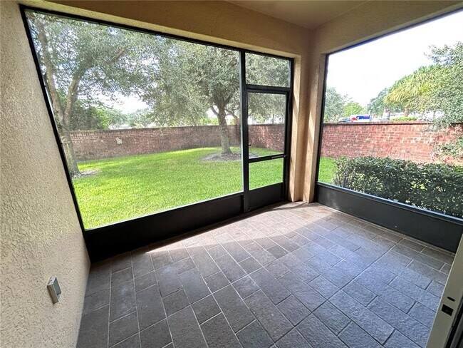 Building Photo - 2000 Traders Cove