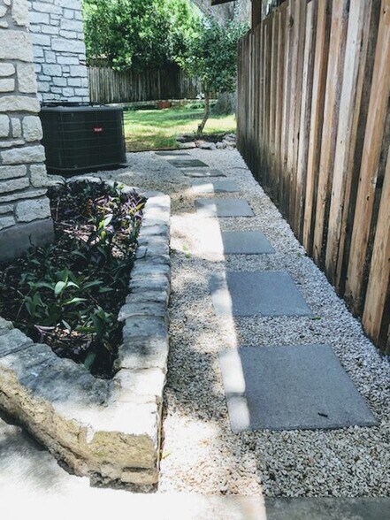 Building Photo - 1813 Dexter St