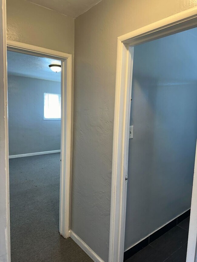 Building Photo - 3109 School St