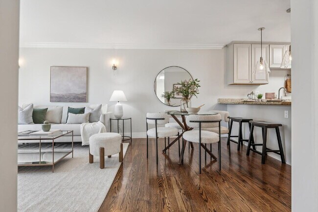 Building Photo - Beautiful 3 Bedroom 2 Bathroom Single Fami...