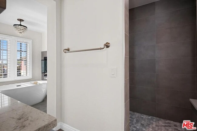 Building Photo - 2584 Bungalow Pl