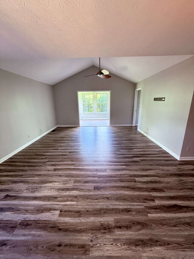 Building Photo - 108 Hunter Ridge Dr