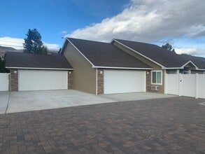 Building Photo - 109 Pear Ct