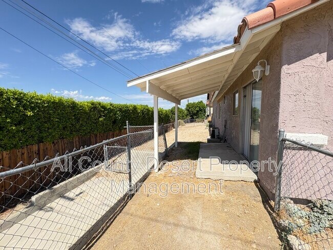 Building Photo - 68085 Cll Bolsa
