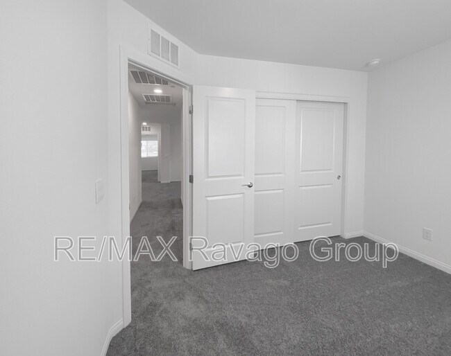 Building Photo - 9920 S Ullom Dr