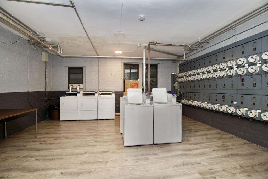 Building Photo - 4856 N Damen Ave