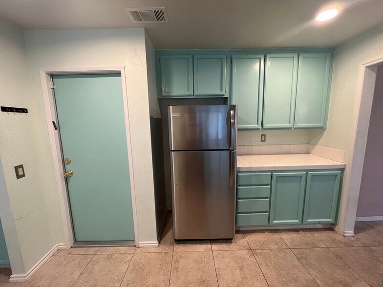 Building Photo - 28098 Lemonwood Dr