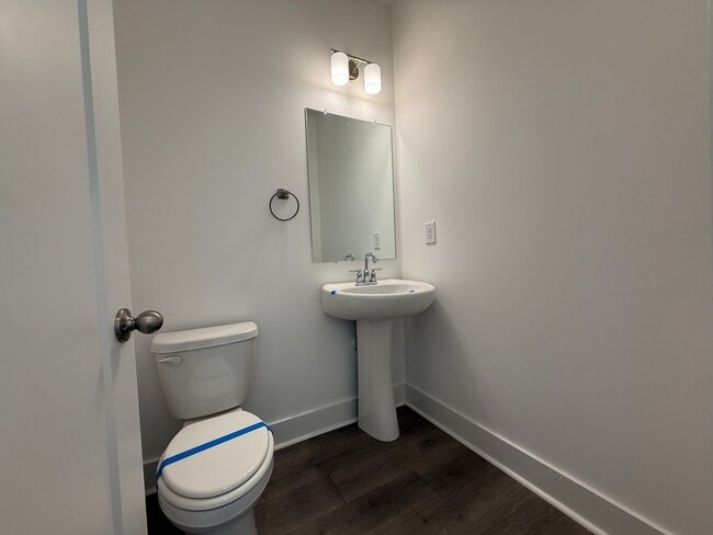 Building Photo - 3BR/3.5BA 3-Story Townhome w/ Quartz + W/D in Decatur