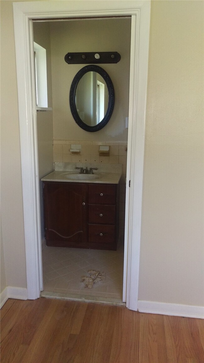 Building Photo - 18 Country Squire Ct