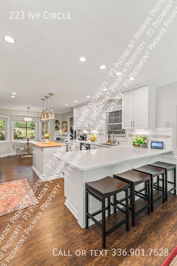 Building Photo - 223 Ivy Cir