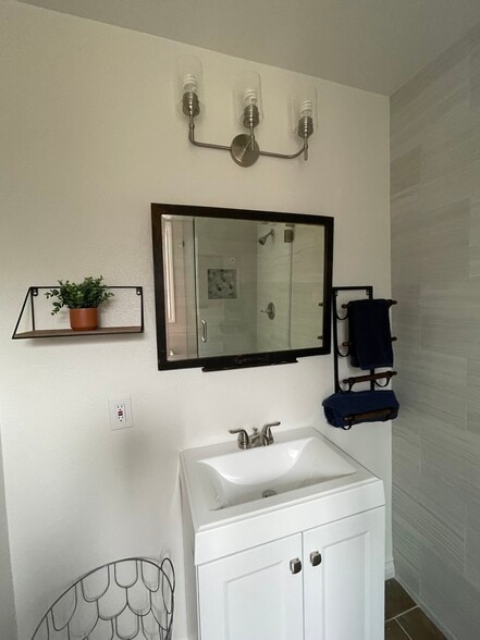 Building Photo - 3713 Rosehedge Dr