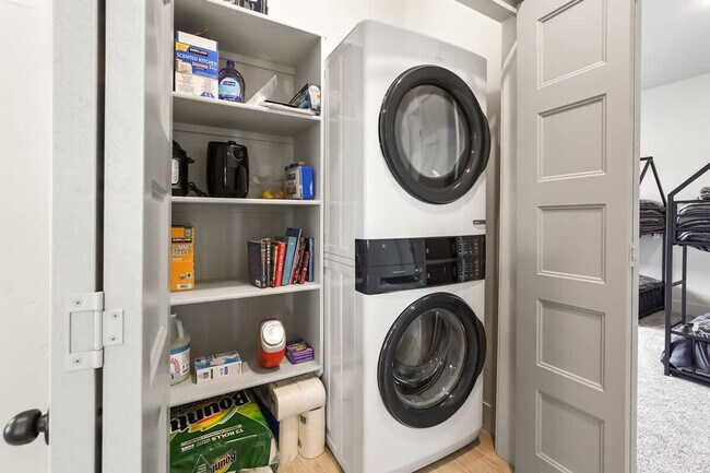 Building Photo - 303 CM Rdg Ln