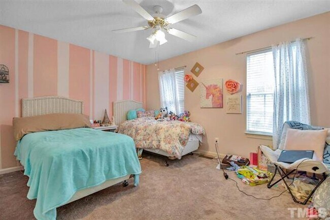 Building Photo - Ranch Home Available - Walk to Downtown Wake Forest!