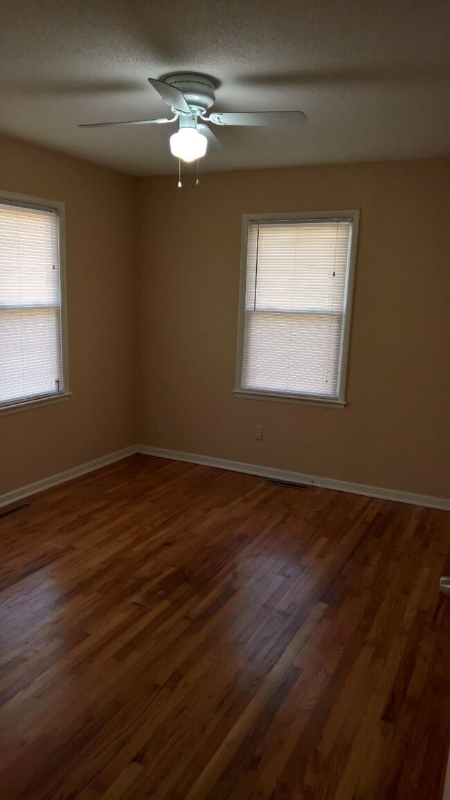 Building Photo - 1009