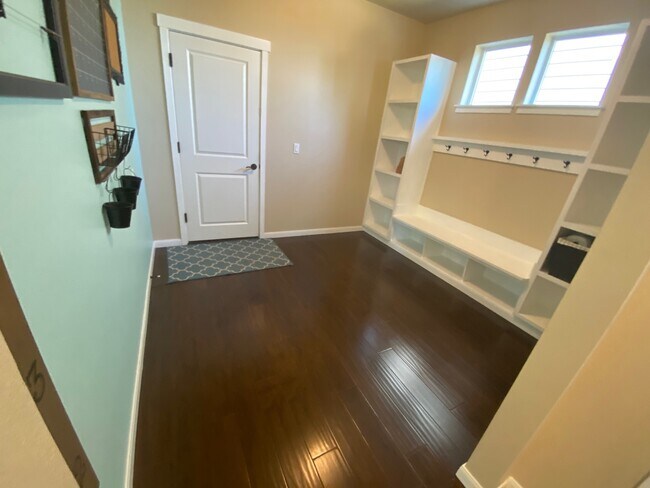 Extra den - 3935 Highlands Blvd