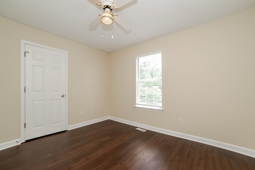 Building Photo - 83 Seals Dr