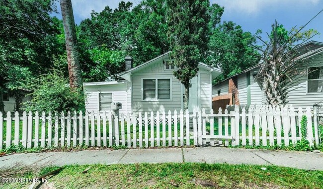 Primary Photo - 846 Baker Ave