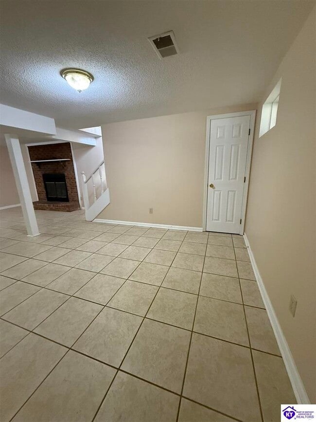 Building Photo - 114 Monroe St