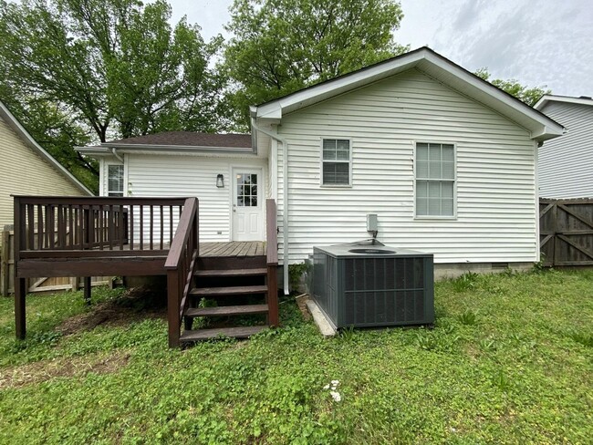 Building Photo - Three Bedroom Ranch in Madison with Fenced...