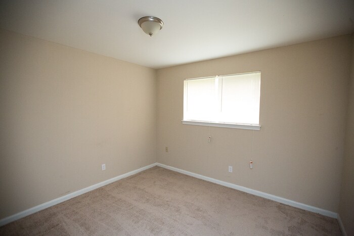 Building Photo - 5602 Briarwick Ln