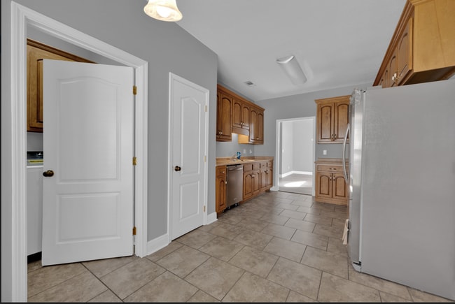 Building Photo - 472 Prairie Field Dr