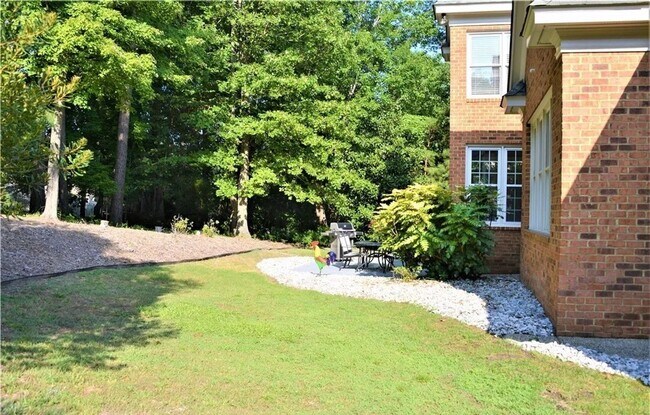 Building Photo - 4 bedroom/ 3.5 bathroom- Stonehouse