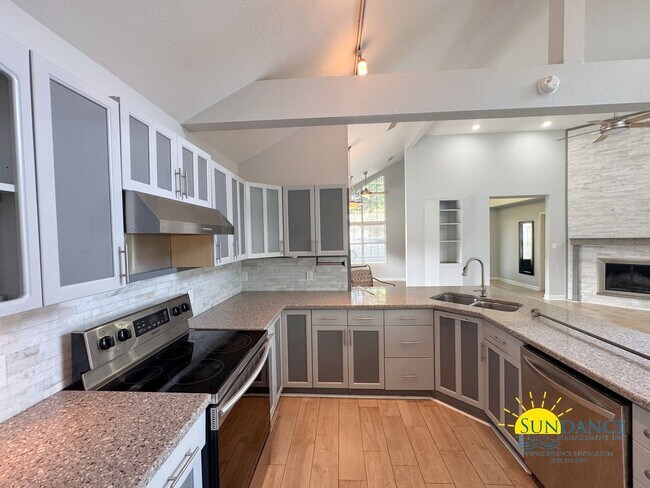 Building Photo - 3-Bedroom Home in Destin with Solar Power ...