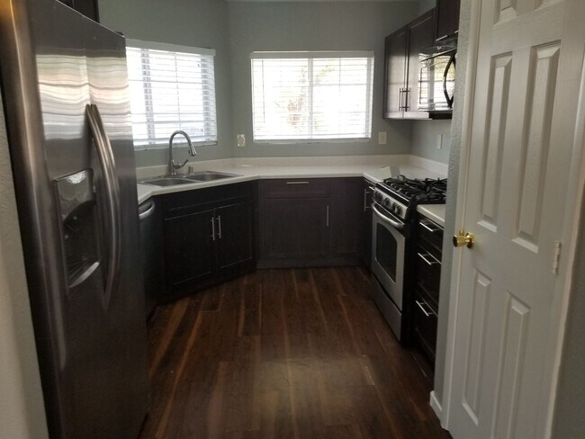 Building Photo - North Las Vegas Upgraded 4 Bedroom!