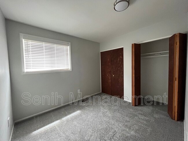 Building Photo - 3302 Greenfield Rd