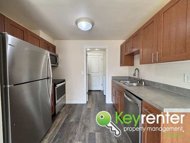 Building Photo - Spacious 3-Bedroom Home in Quiet Lakewood ...