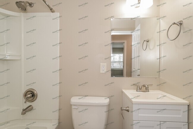 Building Photo - 5 Spring Fawn Ln