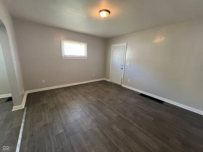 Building Photo - 320 N Sherman Dr