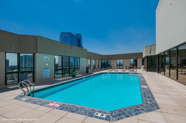 Rooftop Swimming Pool - 1625 Larimer St
