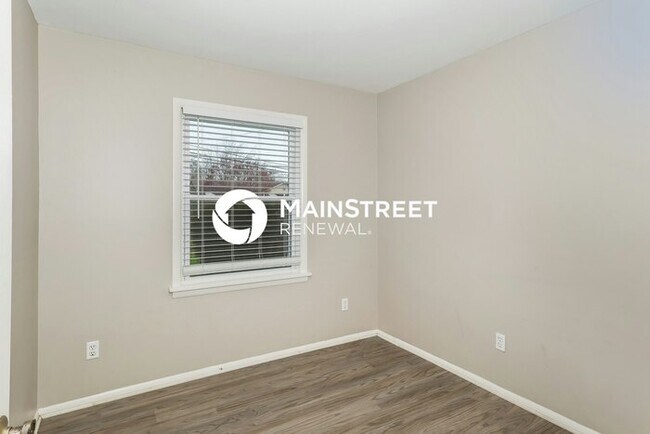 Building Photo - 3 Bedroom Pet-Friendly Home in Louisville, KY with Main Street Renewal