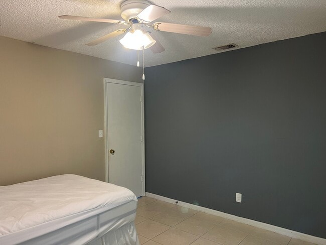 Building Photo - 3033 SW Collings Dr