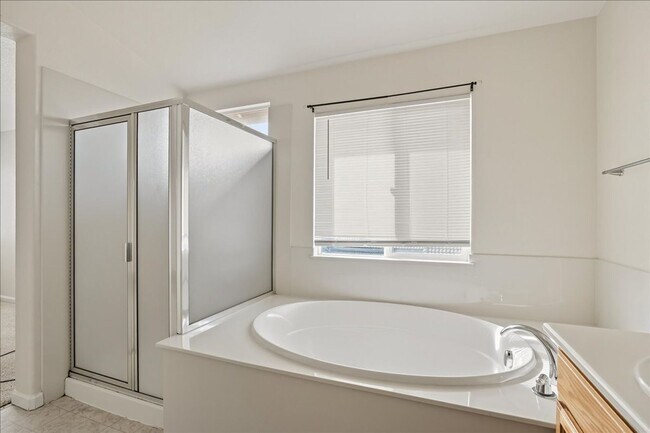Building Photo - 9074 Piazza Ct